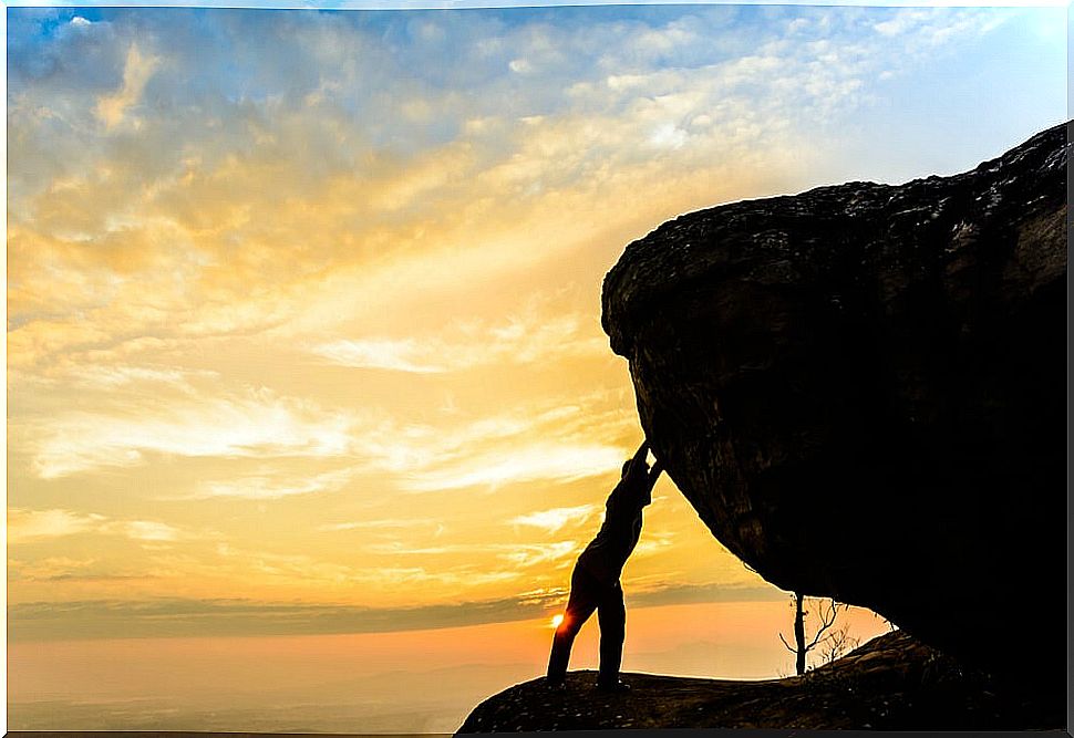 Man pushing a rock symbolized the phrases of Benjamin Franklin