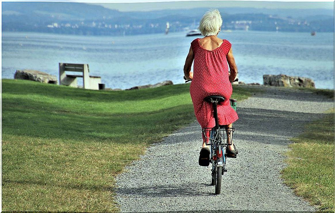 Older woman on bike thinking that aging alters our circadian rhythms