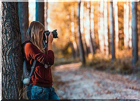 woman with camera symbolizing how to find yourself