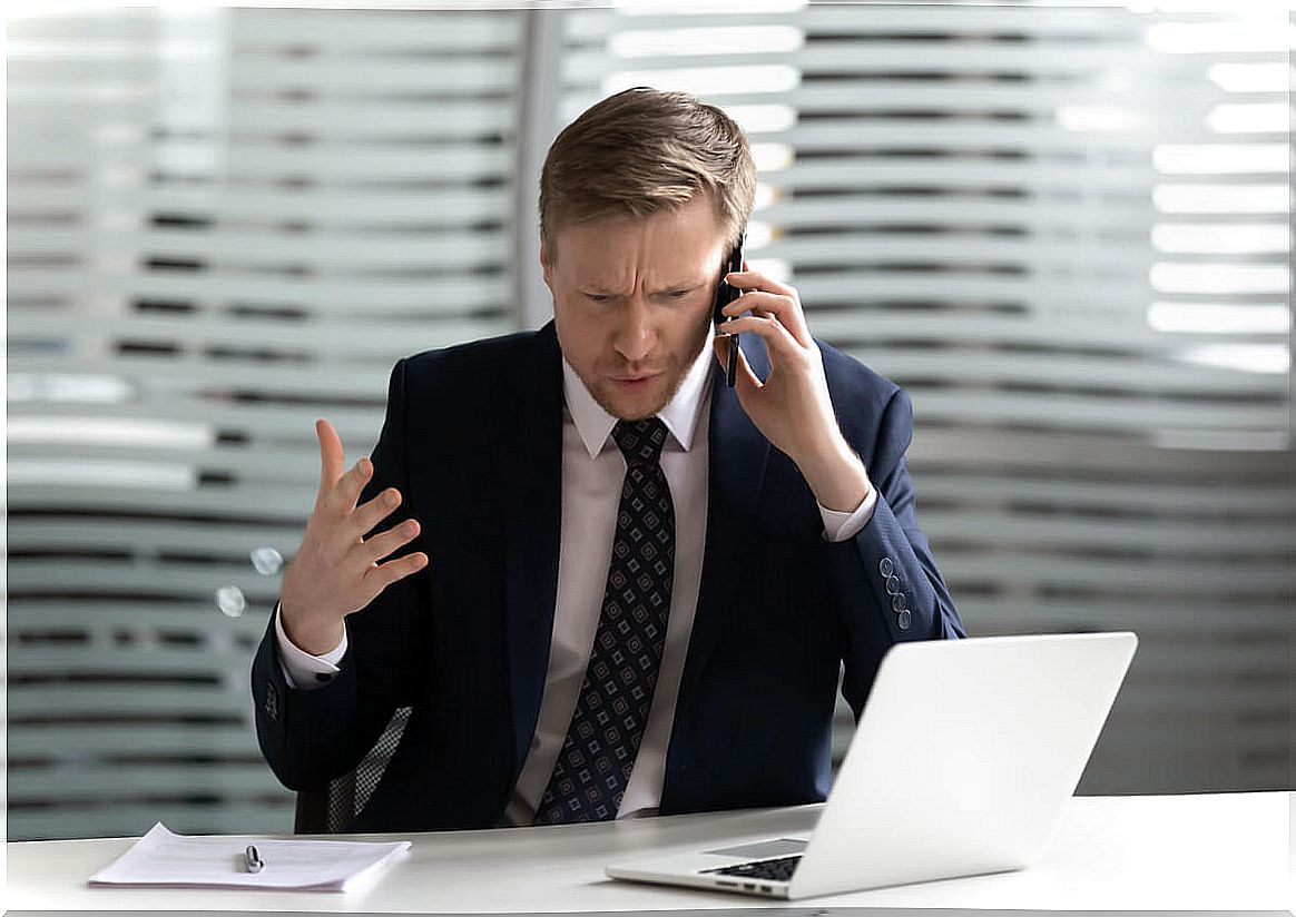 Angry boss symbolizing how the brain looks for someone to blame for what happens to us. 